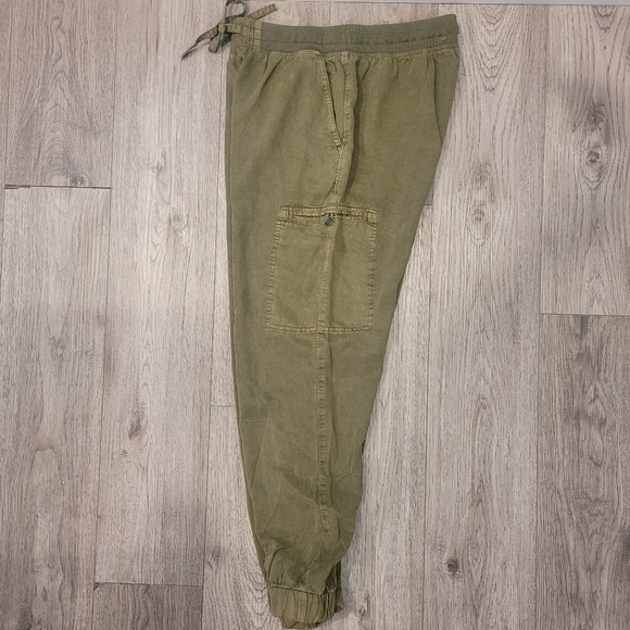 Aerie Army green cargo joggers - Picture 3 of 8